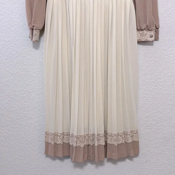 Vintage Prairie Cottage Lace Accent Dress - Picture 12 of 16